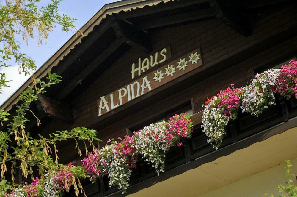 Haus Alpina Apartamento Häselgehr Exterior foto