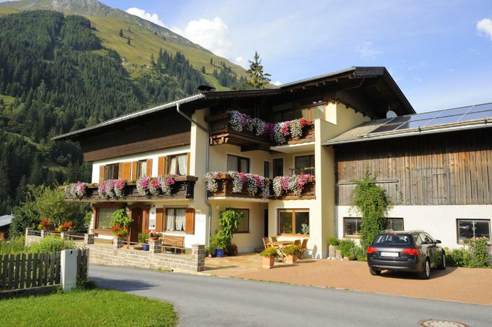 Haus Alpina Apartamento Häselgehr Exterior foto