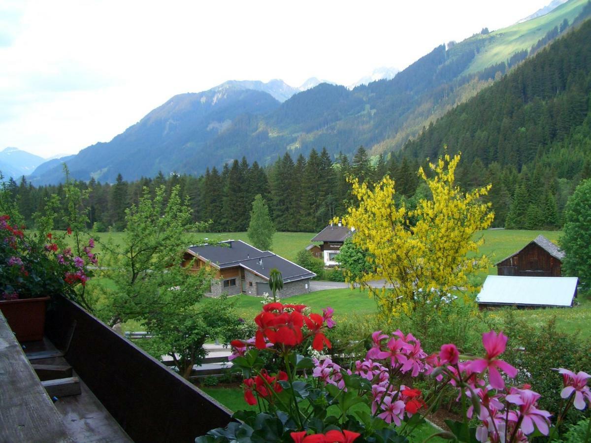 Haus Alpina Apartamento Häselgehr Quarto foto