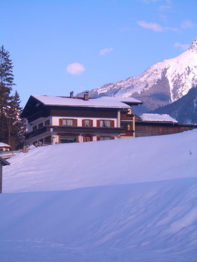 Haus Alpina Apartamento Häselgehr Exterior foto