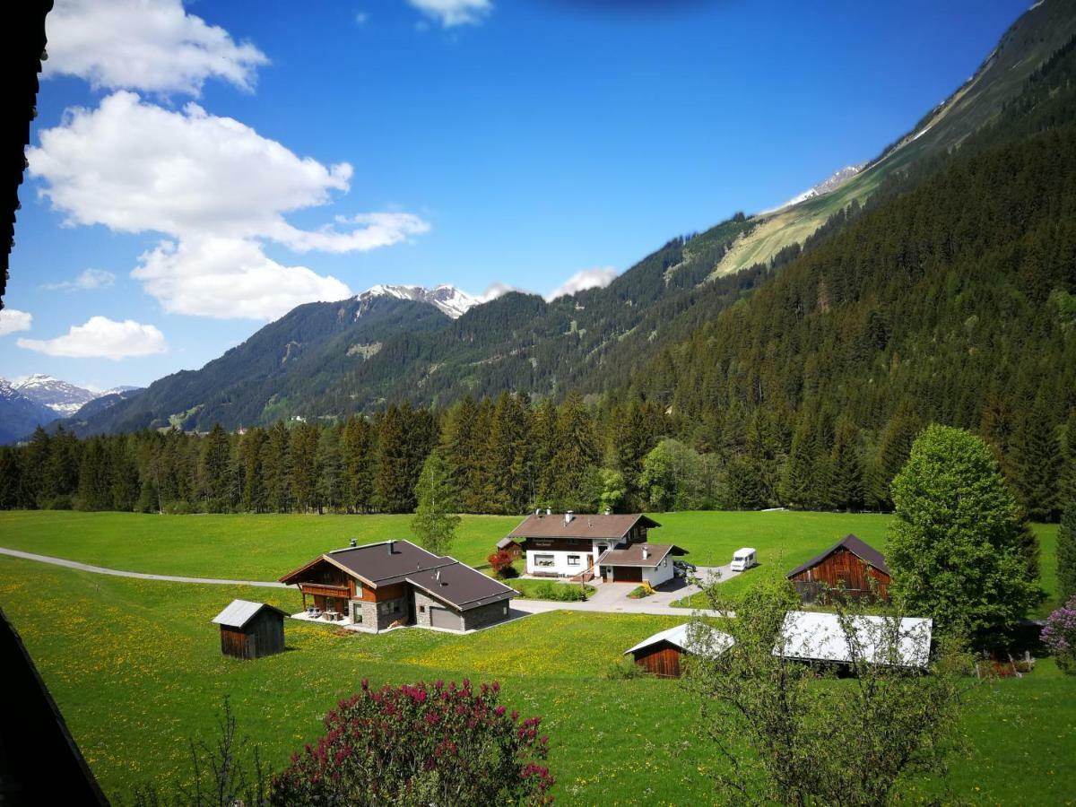 Haus Alpina Apartamento Häselgehr Exterior foto