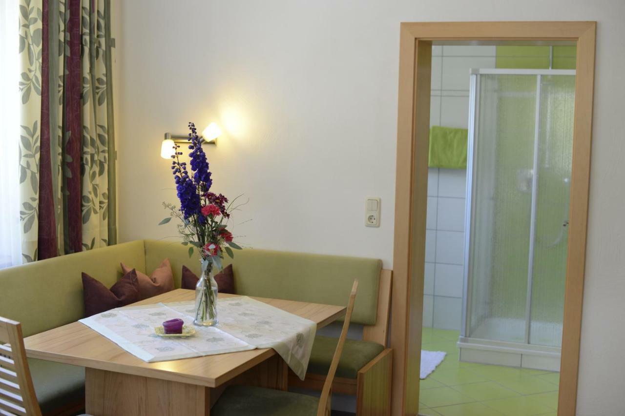Haus Alpina Apartamento Häselgehr Exterior foto