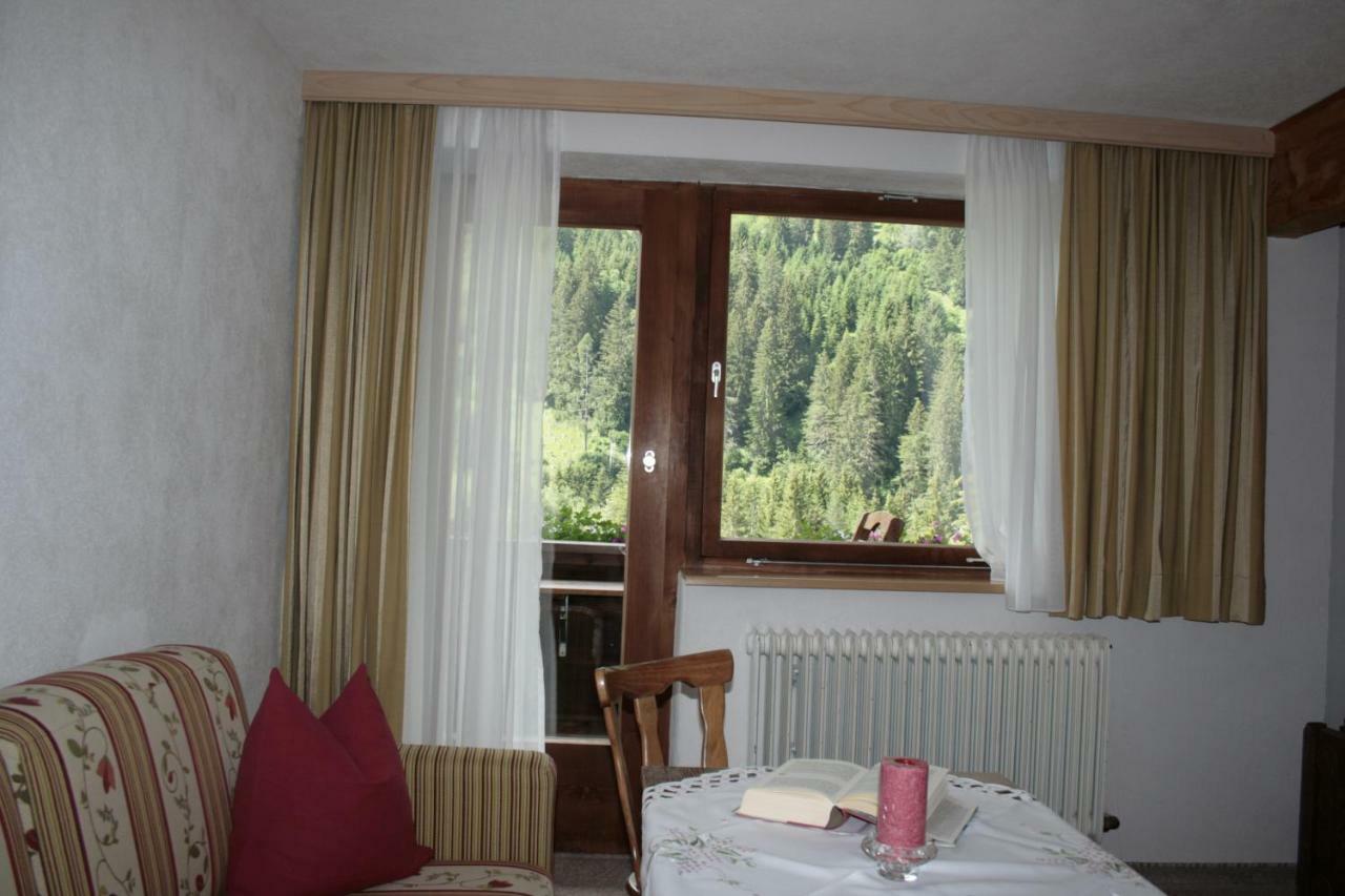 Haus Alpina Apartamento Häselgehr Exterior foto