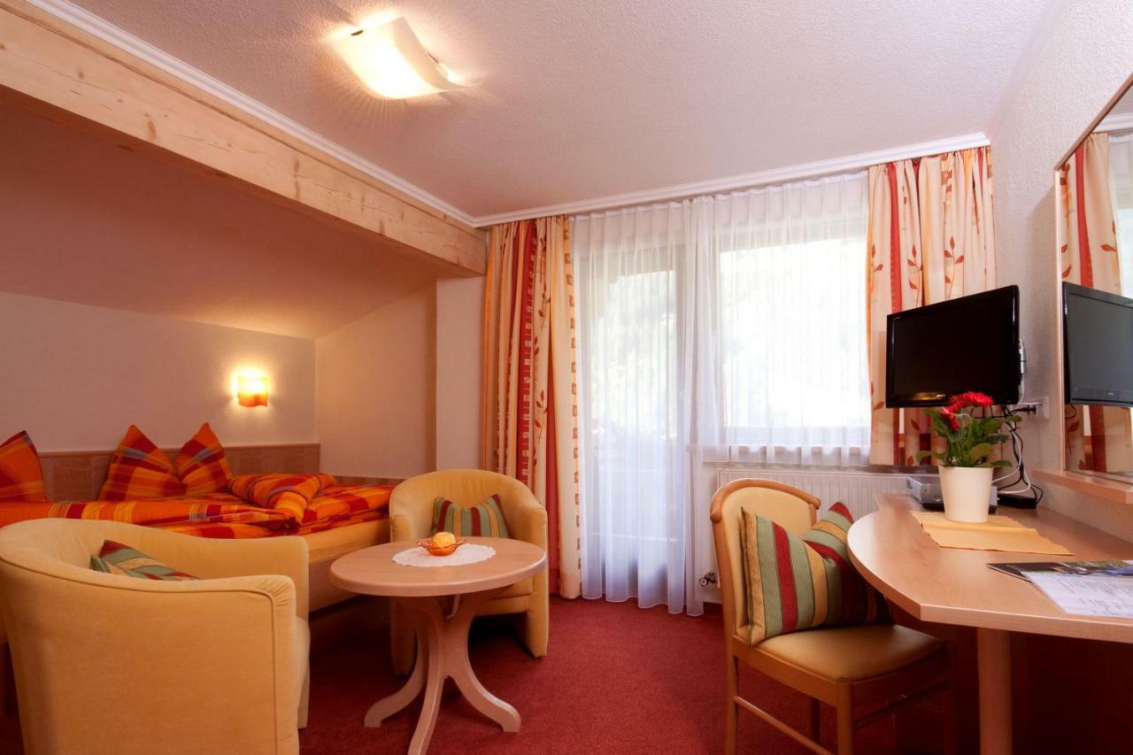 Haus Alpina Apartamento Häselgehr Quarto foto